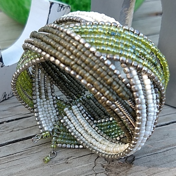 Funky green beaded braid bracelet - Picture 2 of 5